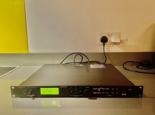 Roland 880 rackmount - roland,