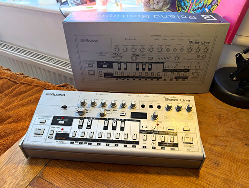 Roland bass line desktop - tb-03,